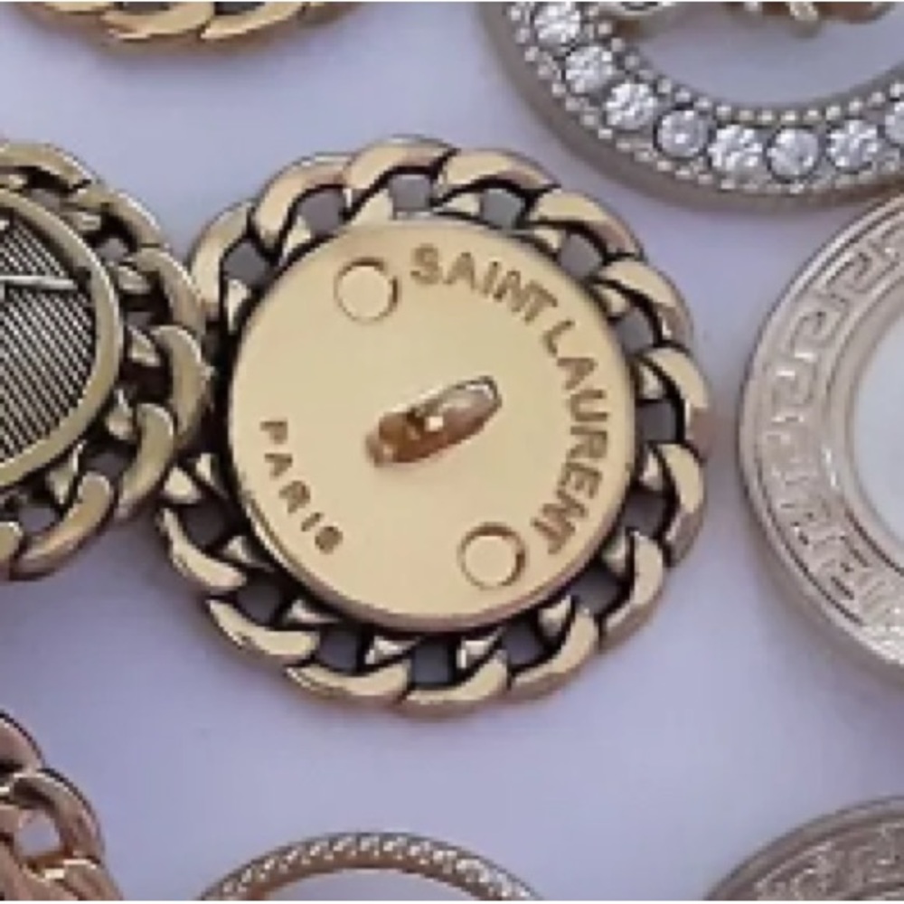 One Yves Saint Laurent Button - Picture 2 of 2